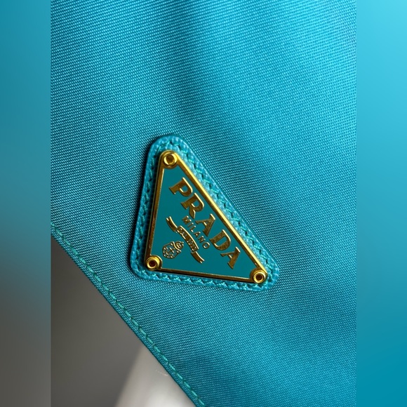 PRADA Tessuto Nylon coin pouch Keyring . Gold logo. Emerald color .Good - Picture 6 of 12
